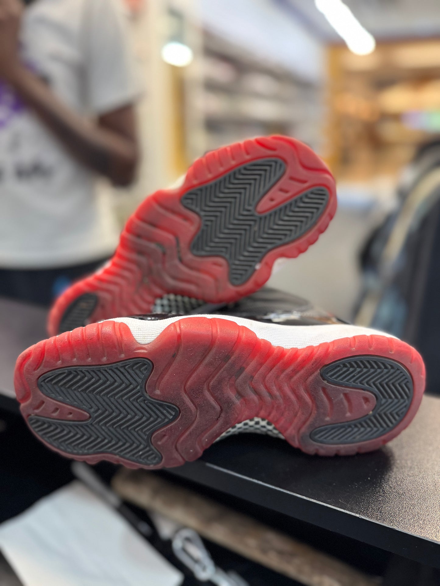 *USED* Jordan 11 Retro Playoffs Bred (2019) (GS)