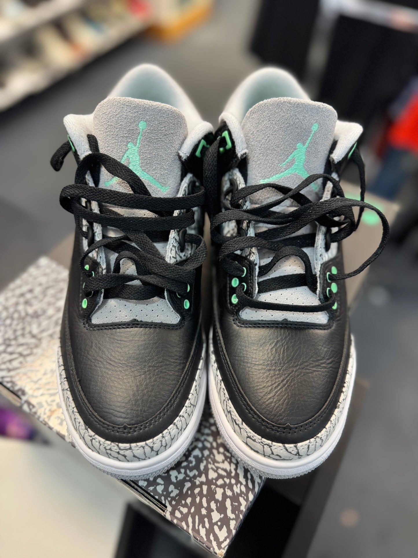 *USED* Jordan 3 Retro Green Glow