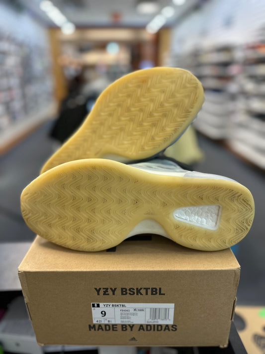 *USED* adidas YZY QNTM BSKTBL