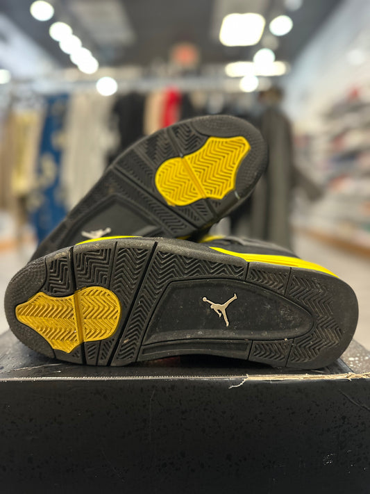*USED* Jordan 4 Retro Thunder (2023)