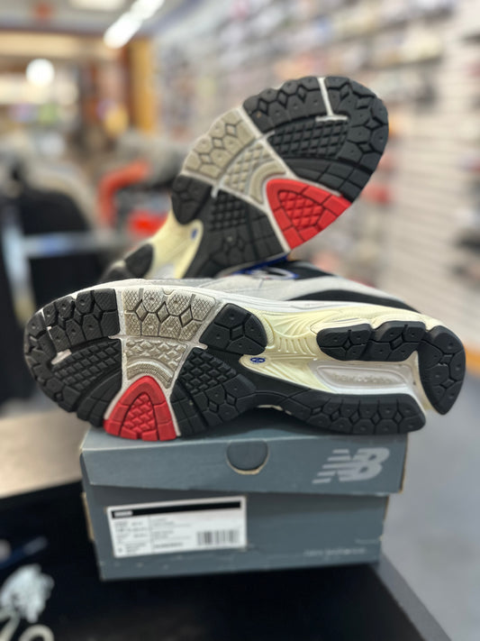 *USED* New Balance 2002R DTLR Lovers Only