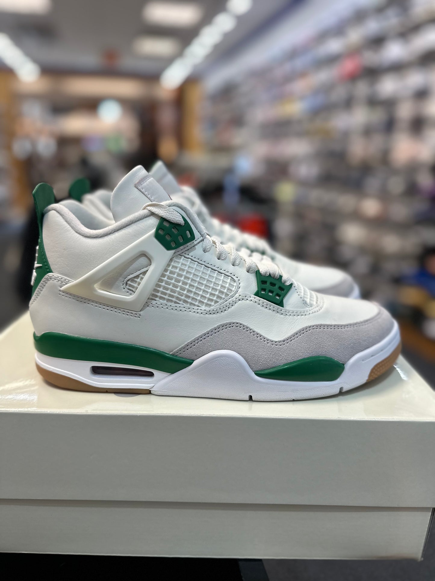 *USED* Jordan 4 Retro SB Pine Green
