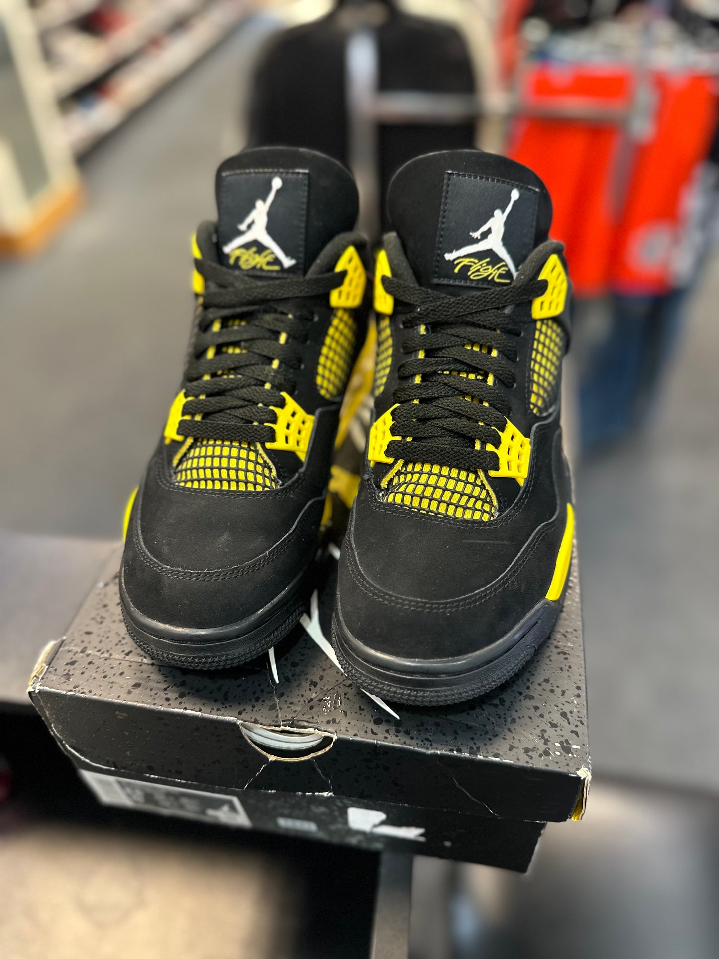 *USED* Jordan 4 Retro Thunder (2023)