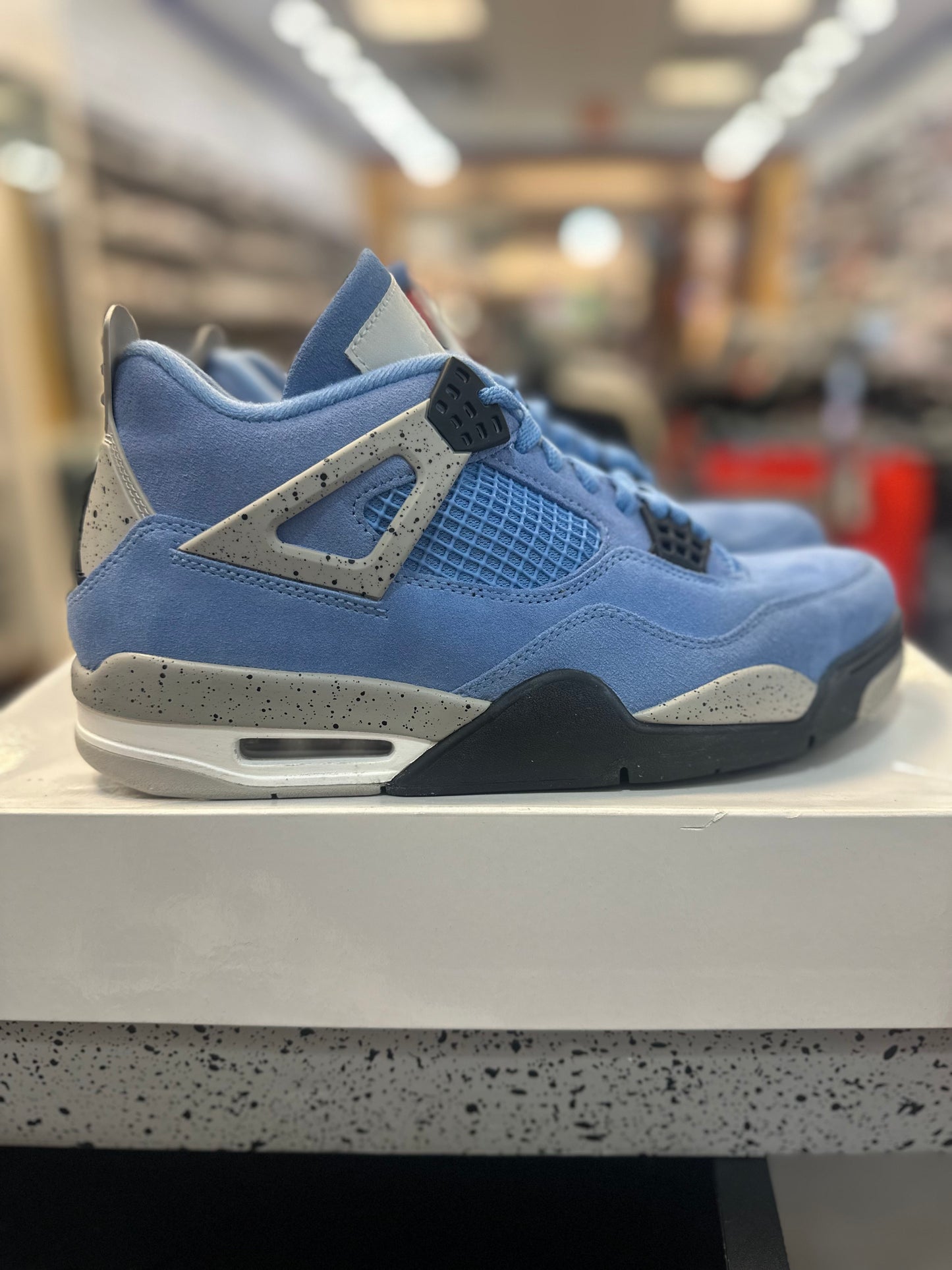 *USED* Jordan 4 Retro University Blue