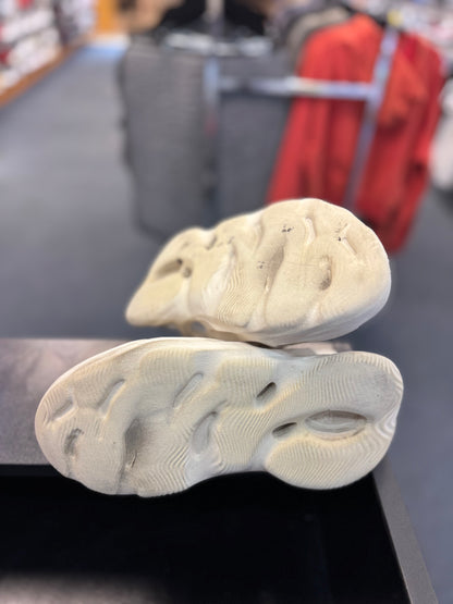 *USED* adidas Yeezy Foam RNNR Sand