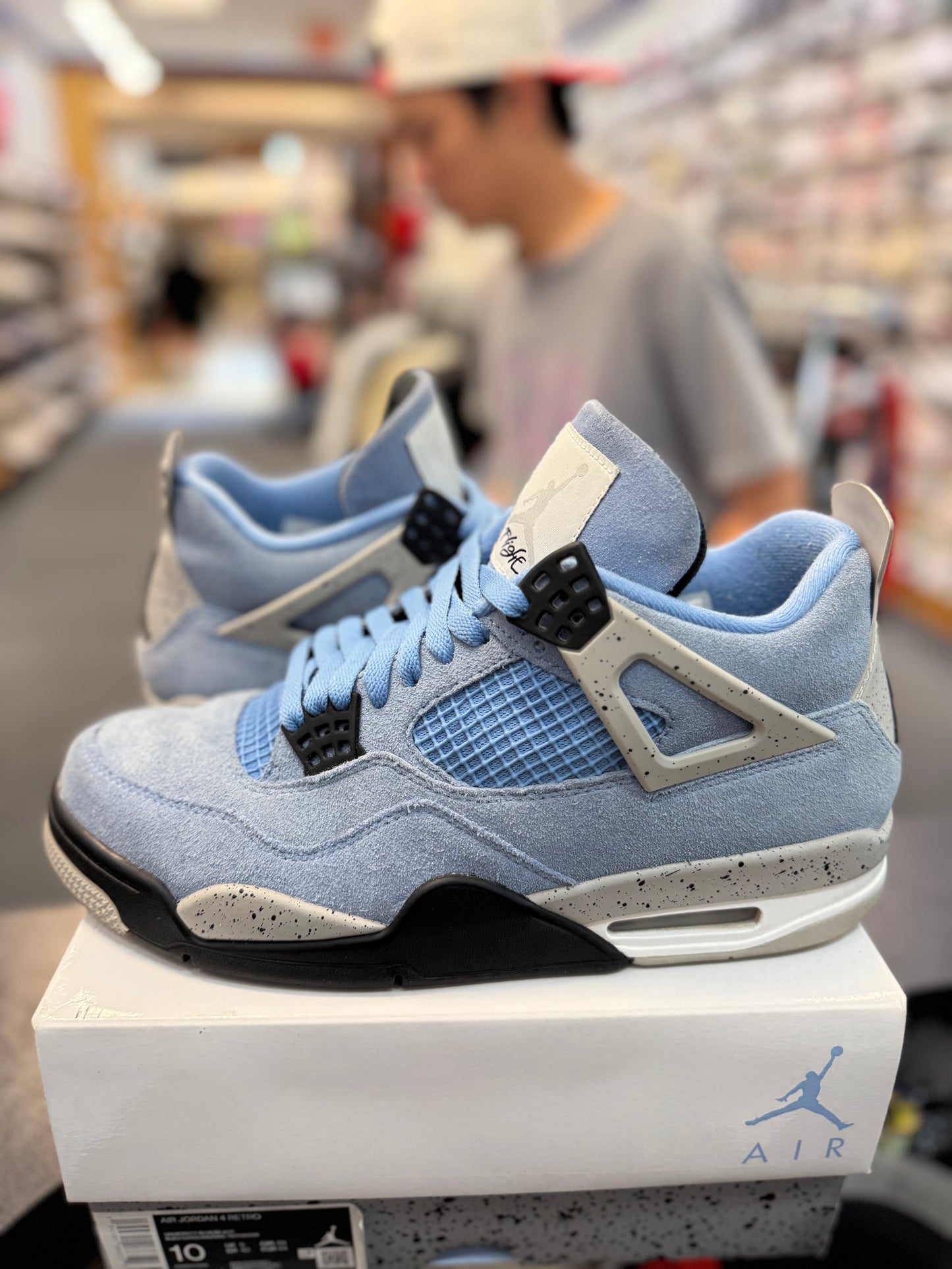 *USED* Jordan 4 Retro University Blue