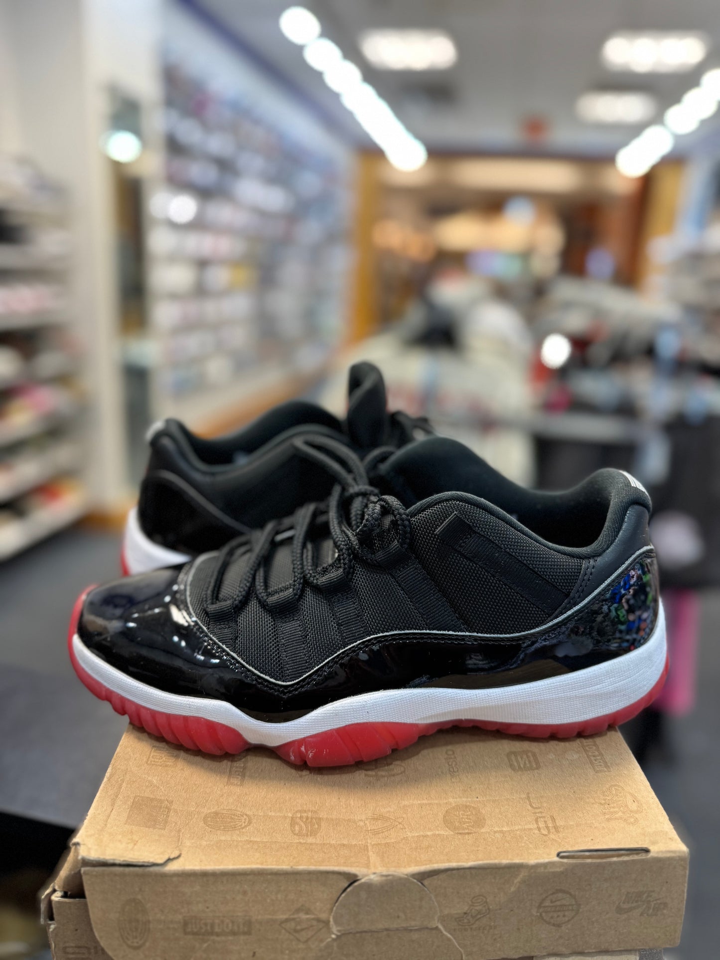 *USED* Jordan 11 Retro Low Bred (2025)