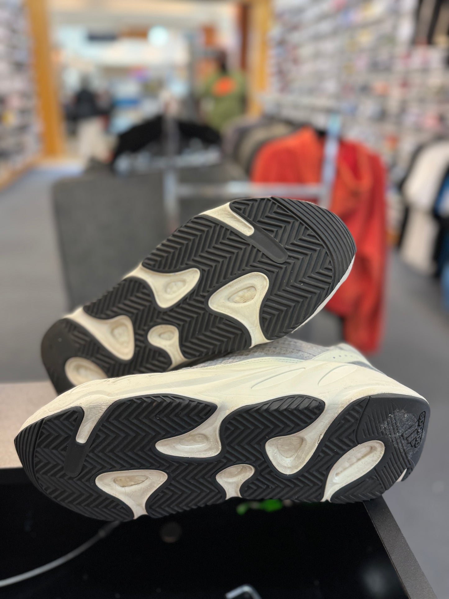 *USED* adidas Yeezy Boost 700 V2 Static