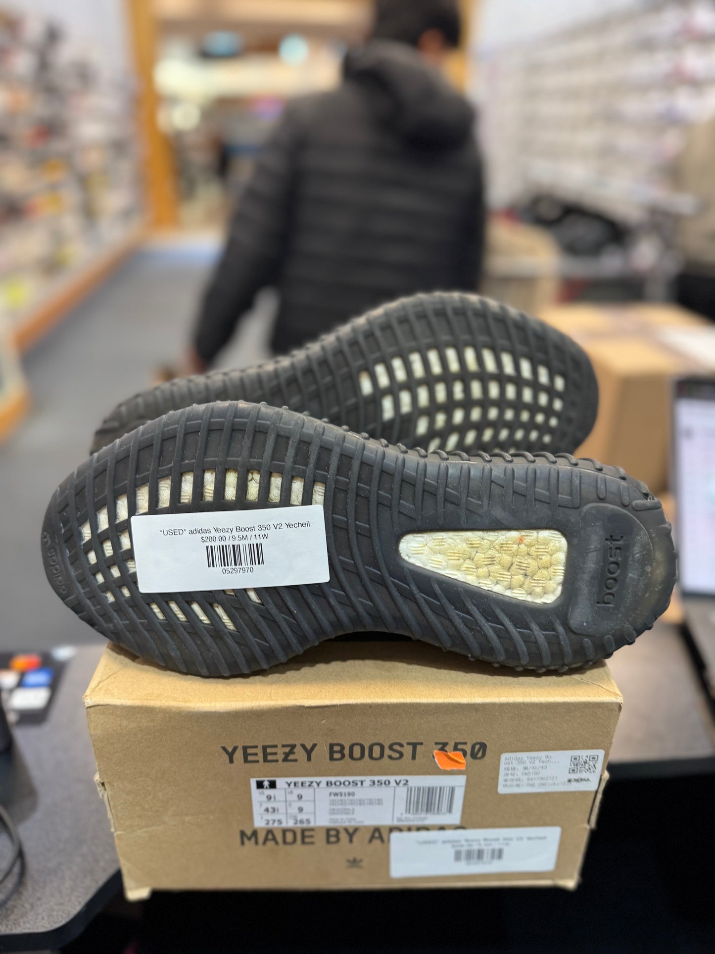 *USED* adidas Yeezy Boost 350 V2 Yecheil