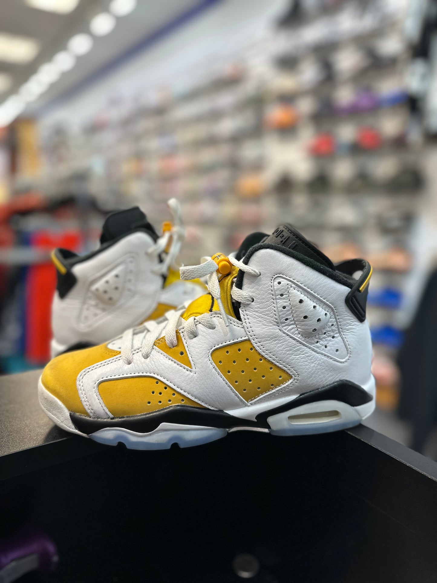 *USED* Jordan 6 Yellow Ochre