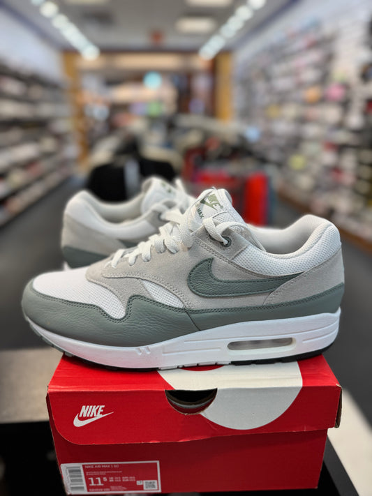 *USED* Nike Air Max 1 White Mica Green