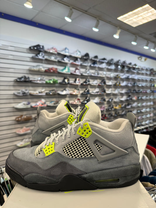 *USED* Jordan 4 Retro SE 95 Neon