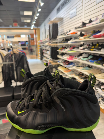 *USED* Nike Air Foamposite One Black Volt