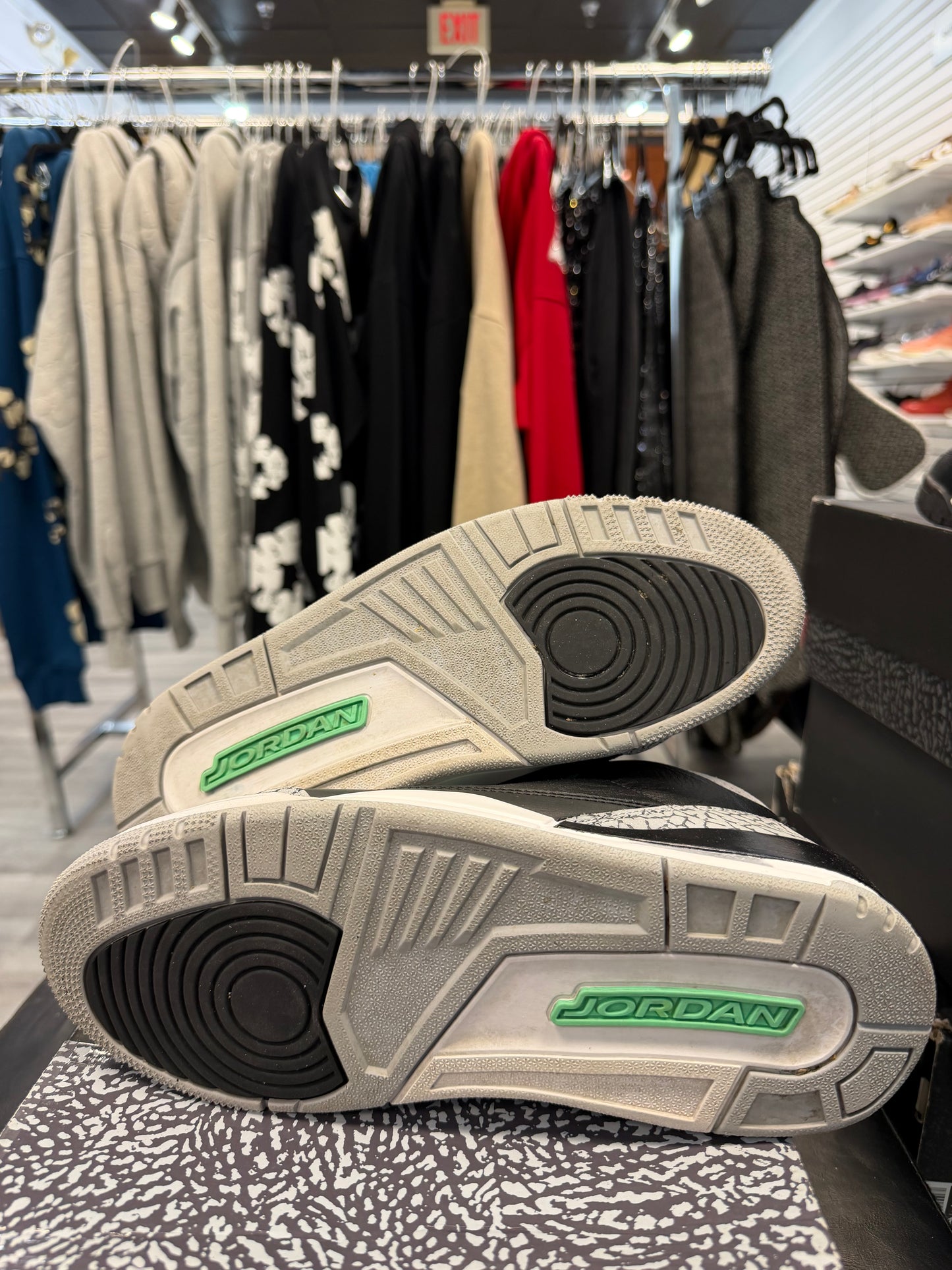 *USED* Jordan 3 Retro Green Glow