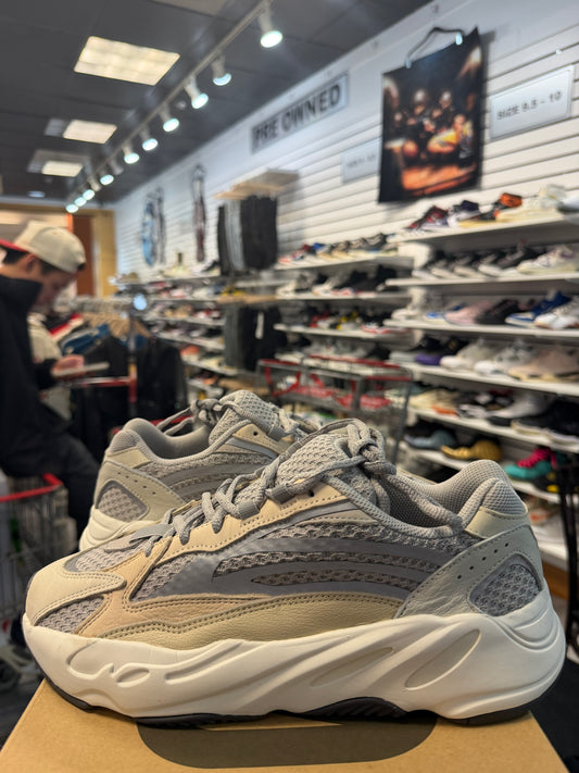 *USED*  adidas Yeezy Boost 700 V2 Cream