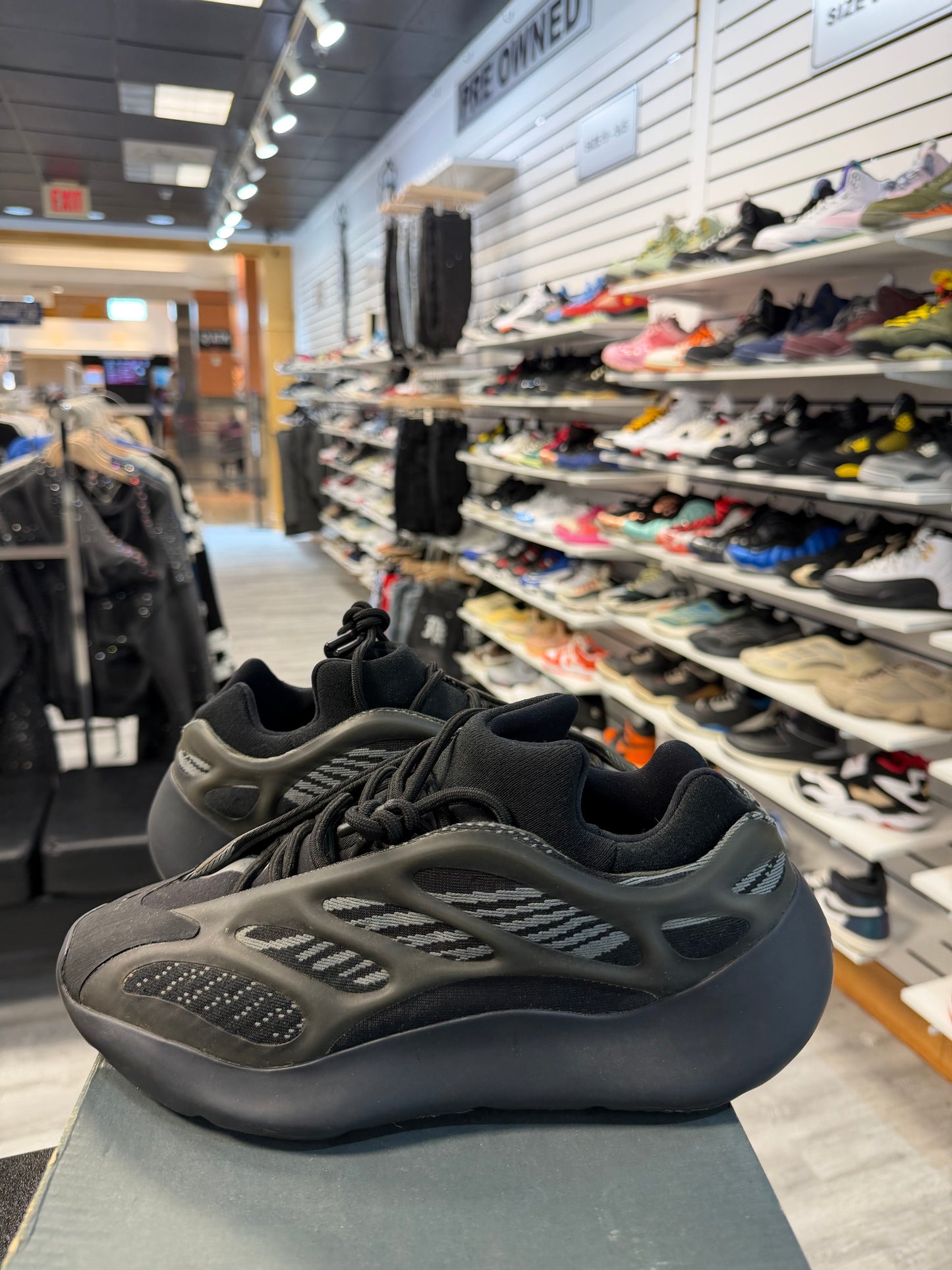 *USED*  adidas Yeezy Boost 700 Sun