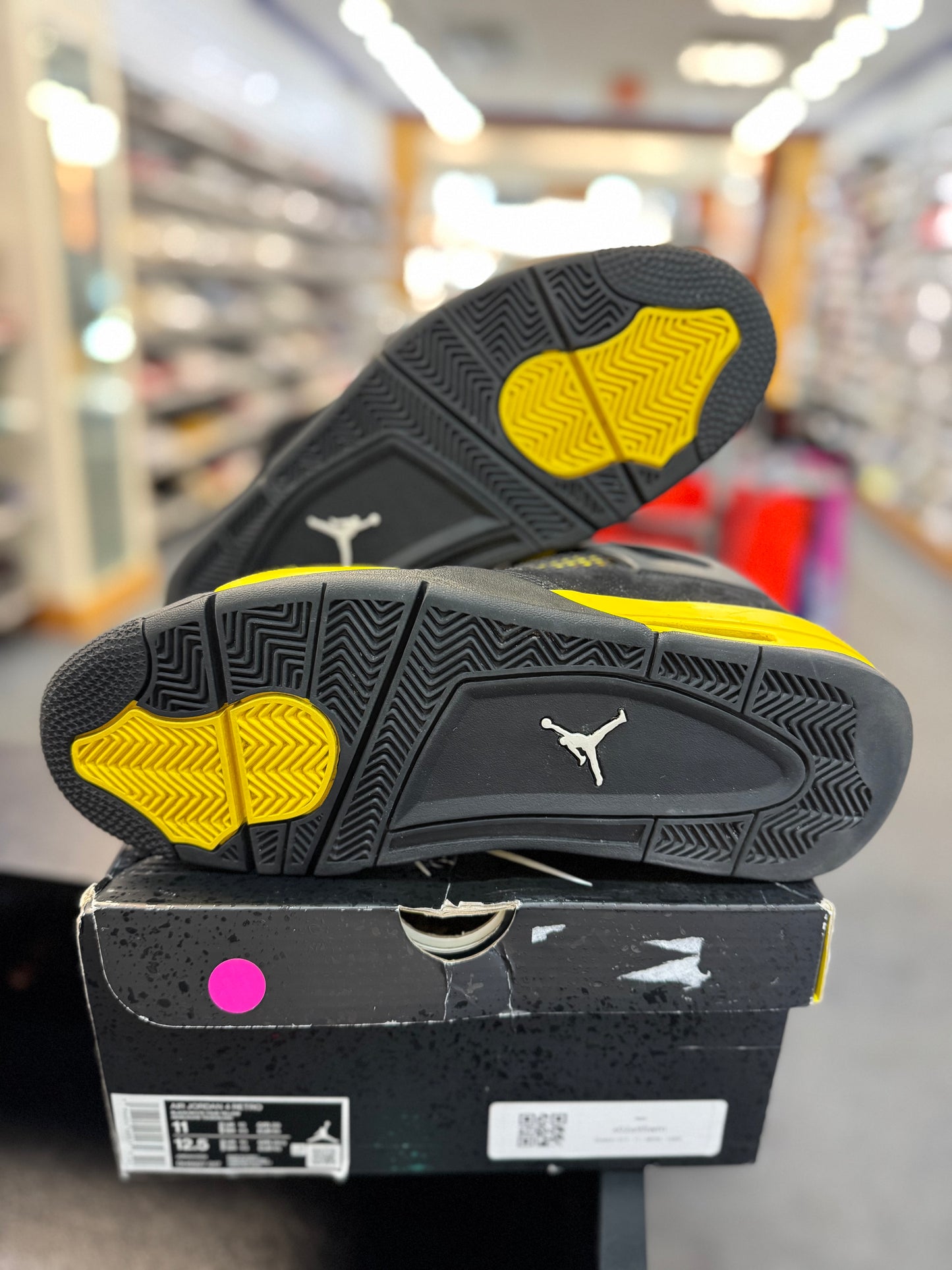 *USED* Jordan 4 Retro Thunder (2023)