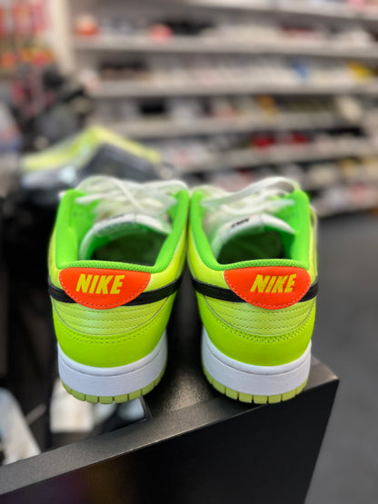 *USED* Nike Dunk Low SE Splash Volt