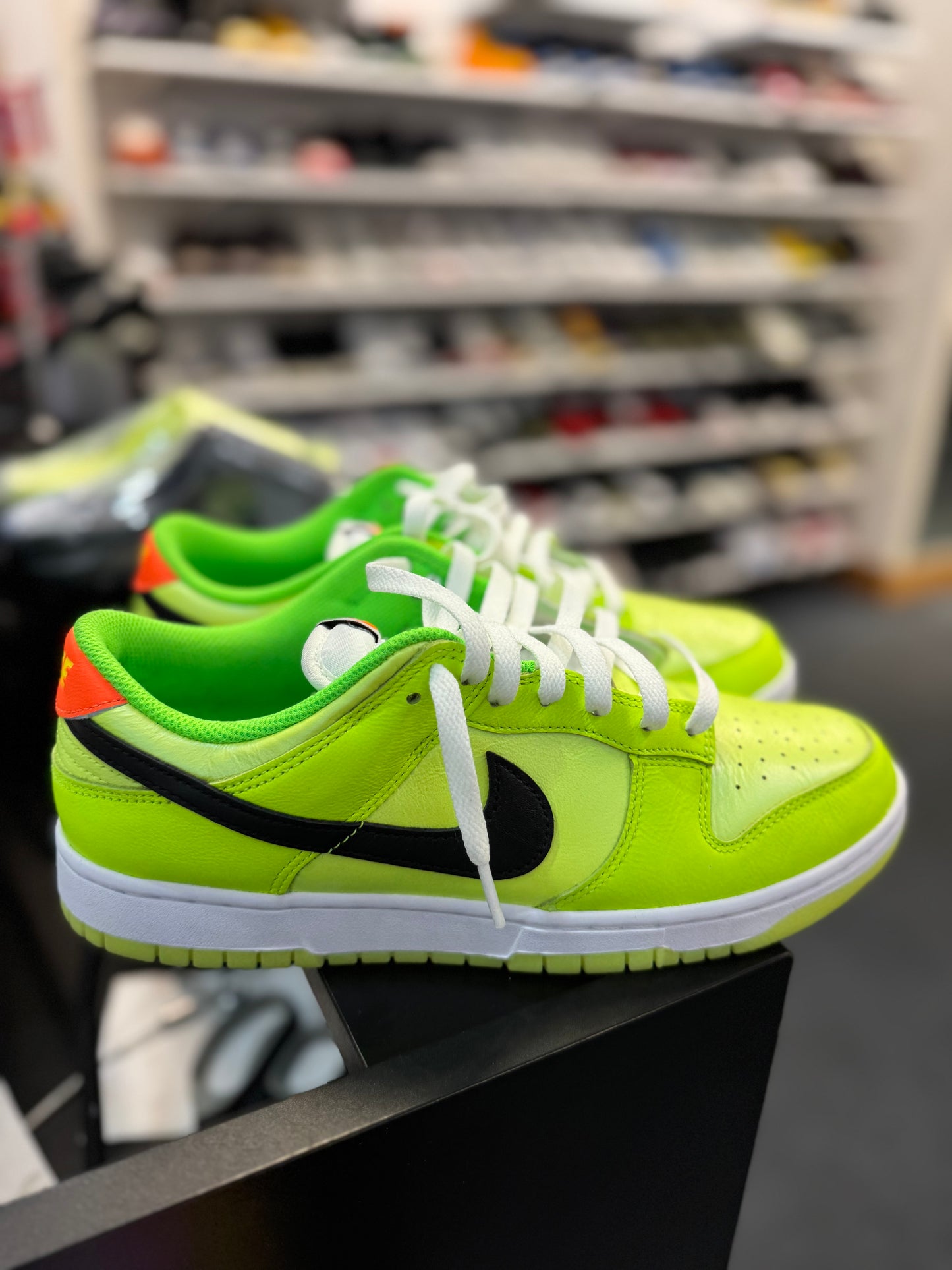 *USED* Nike Dunk Low SE Splash Volt
