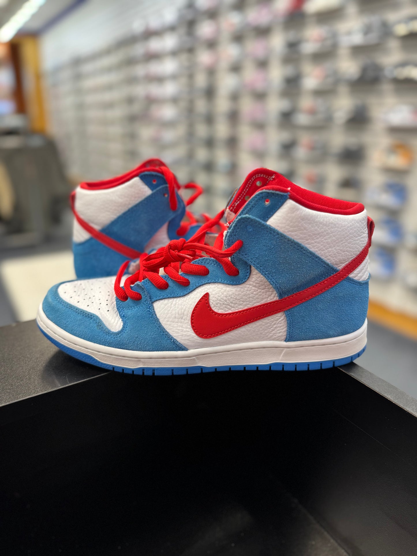 *USED* Nike SB Dunk High Doraemon