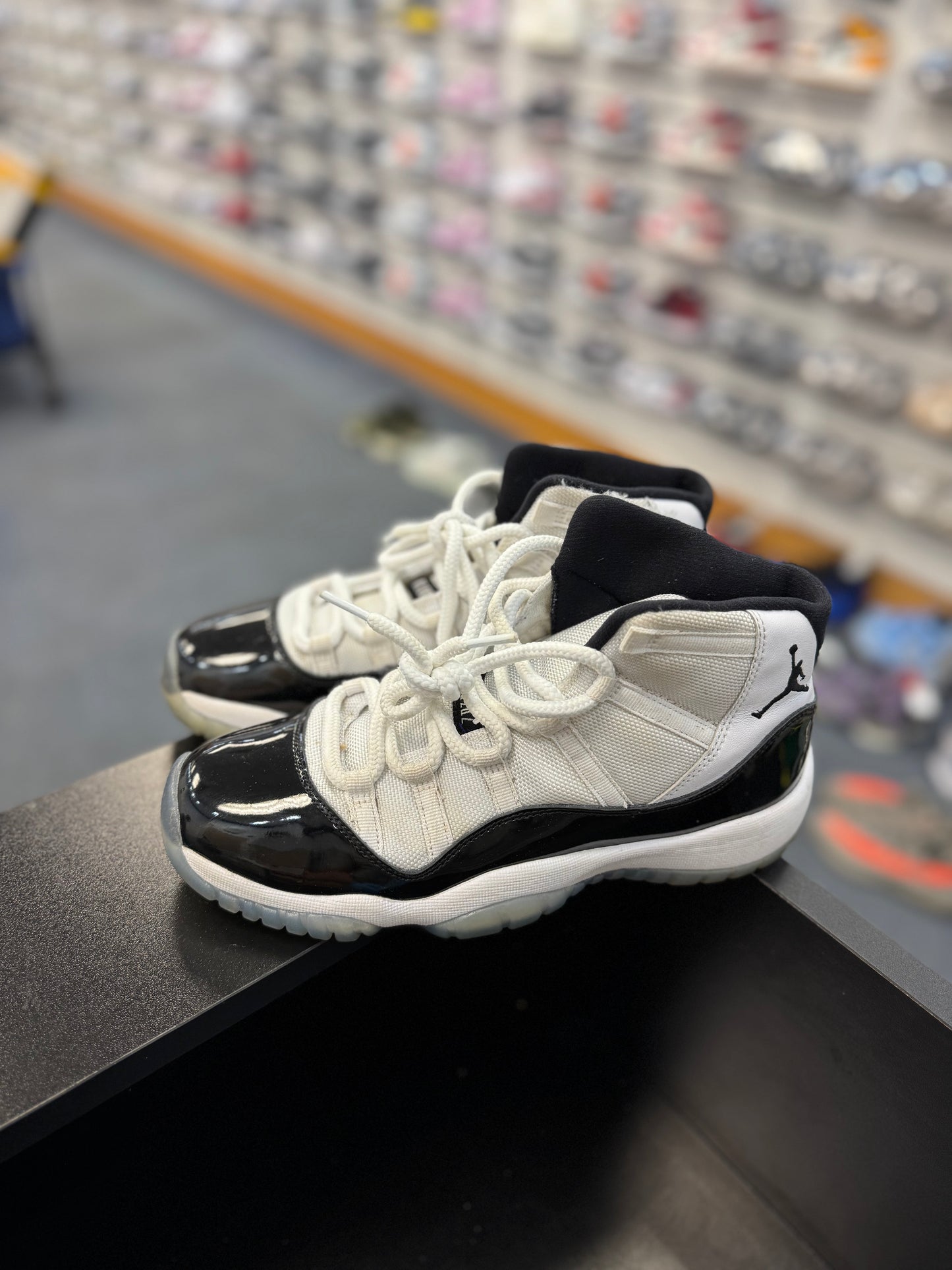 *USED* Jordan 11 Retro Concord