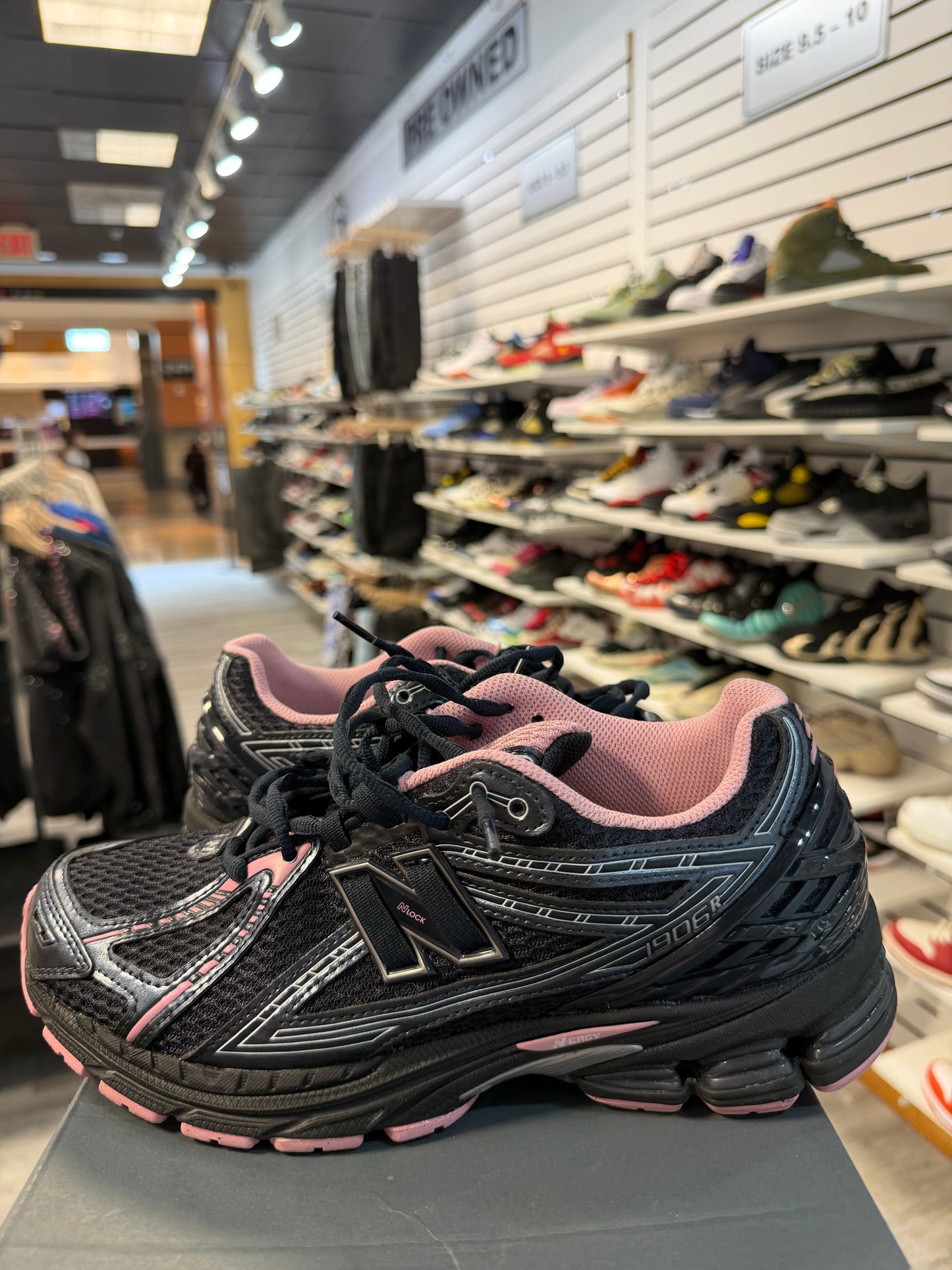 *USED*New Balance Pink Black
