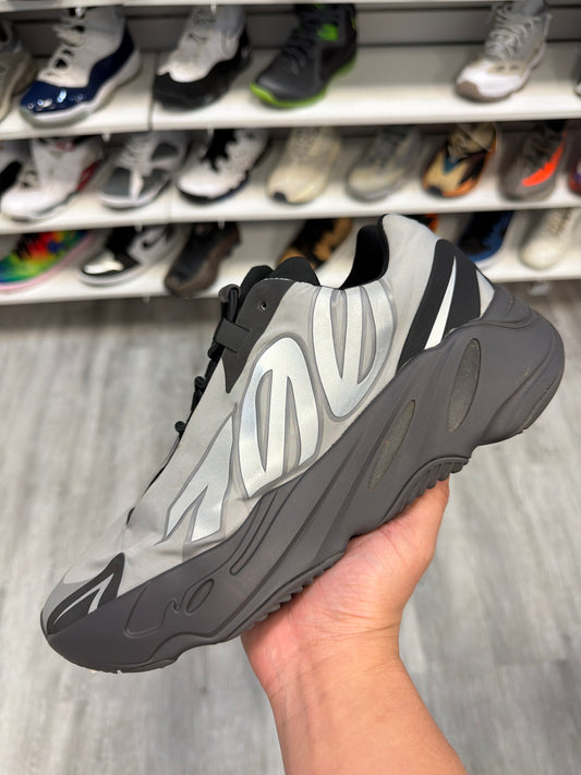 *USED* adidas Yeezy Boost 700 MNVN Geode