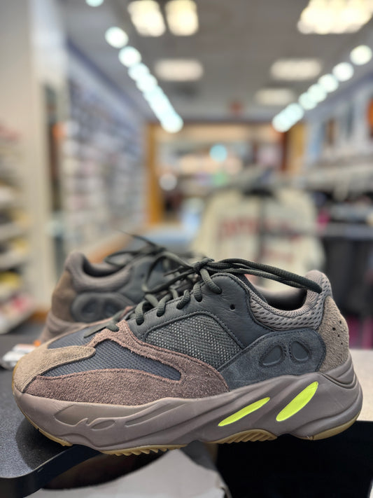 *USED* adidas Yeezy Boost 700 Mauve