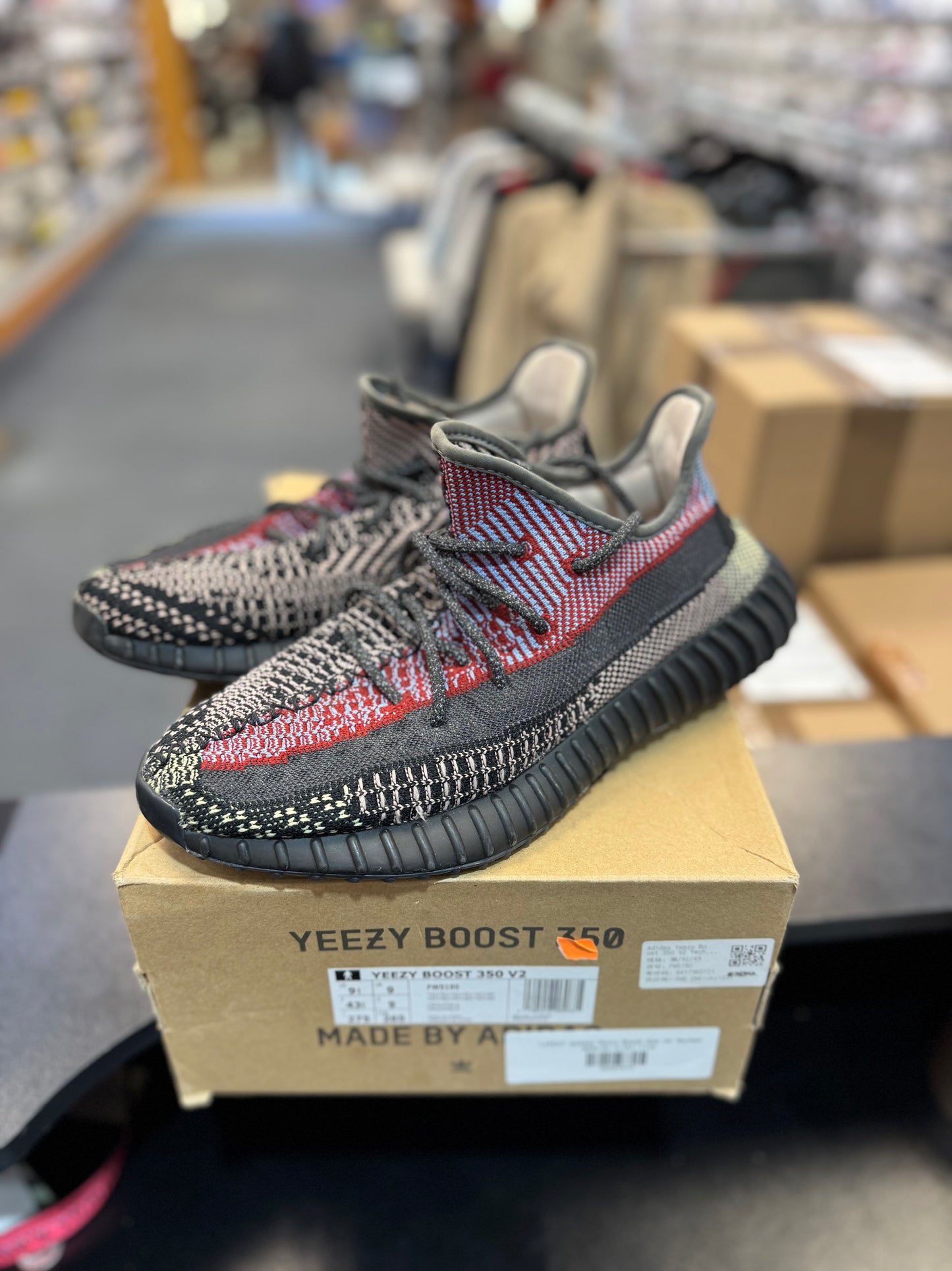 *USED* adidas Yeezy Boost 350 V2 Yecheil