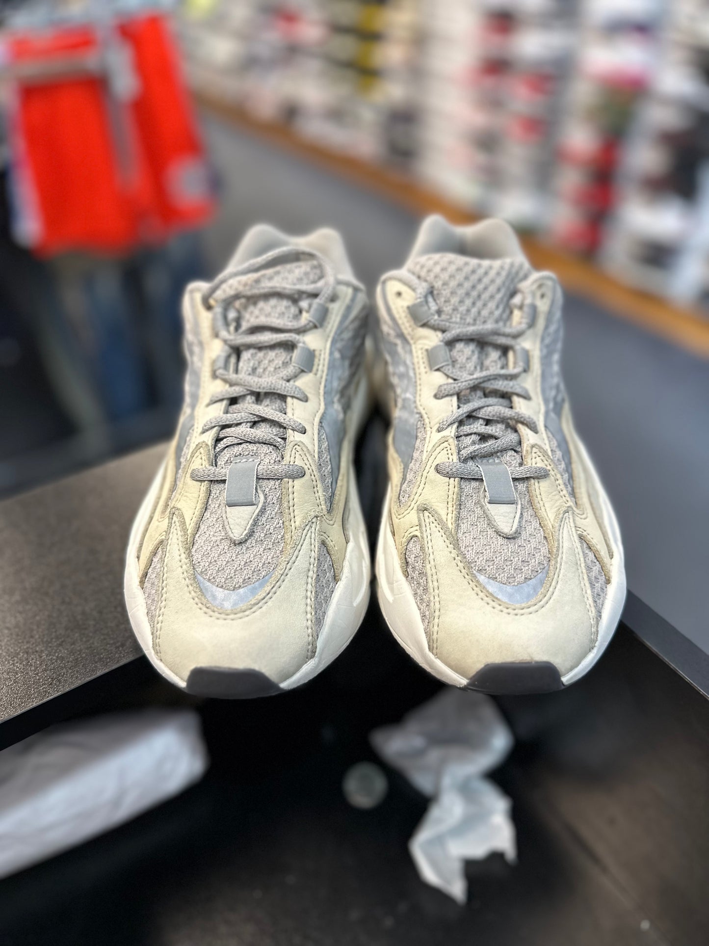 *USED* adidas Yeezy Boost 700 V2
