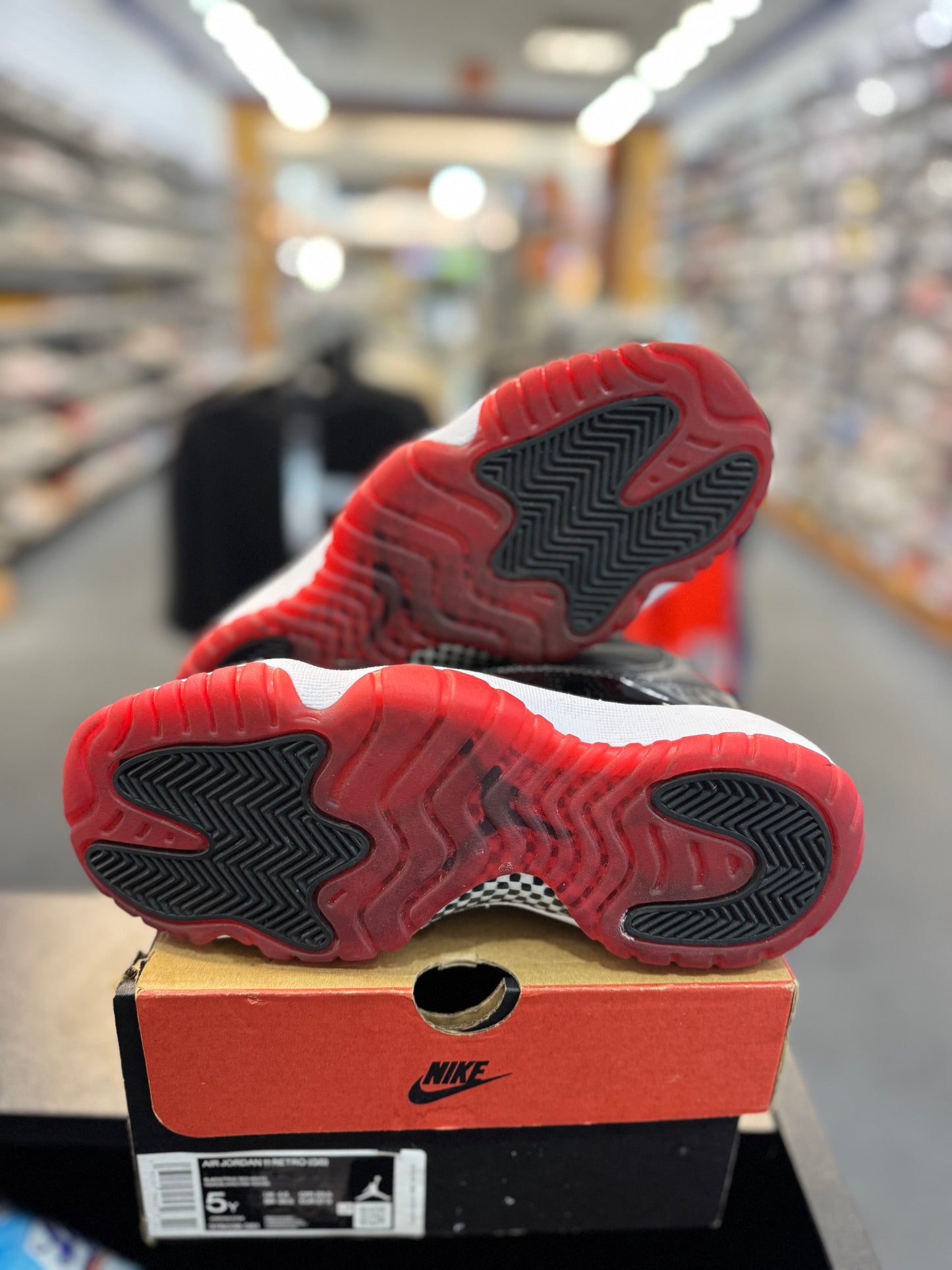 *USED* Jordan 11 Retro Playoffs Bred (2019) (GS)