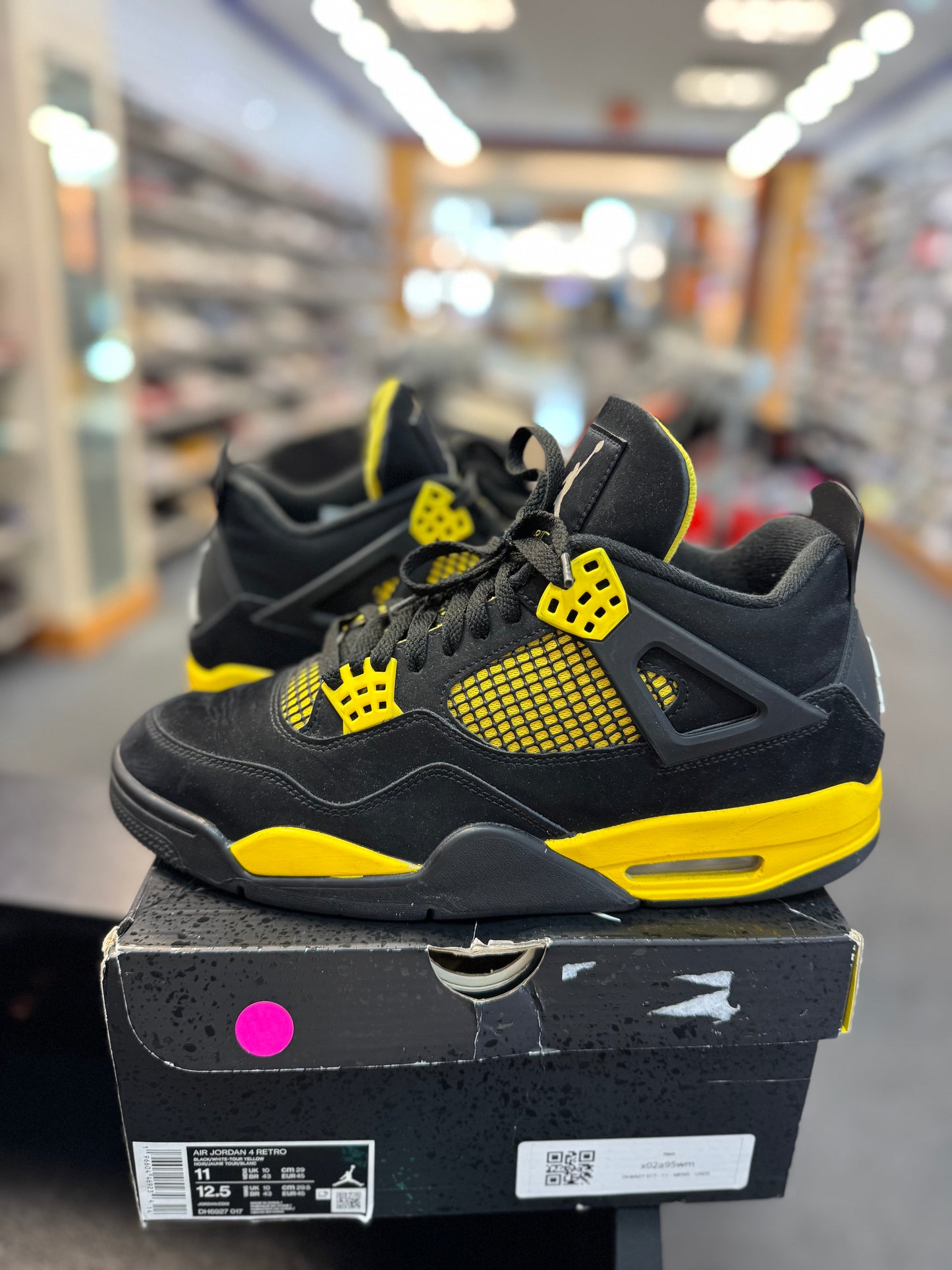 *USED* Jordan 4 Retro Thunder (2023)