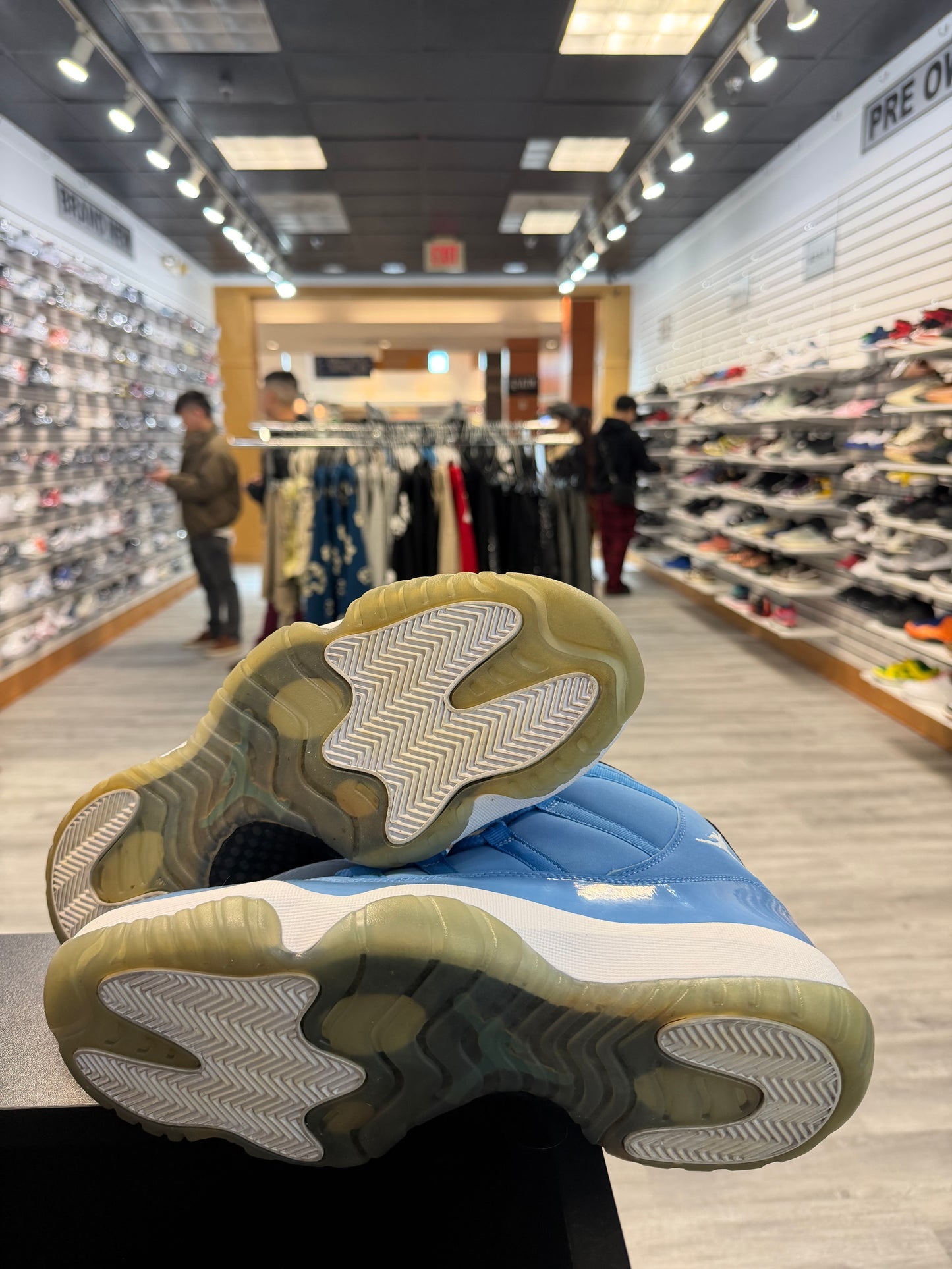 *USED* Jordan 11 Retro Pantone