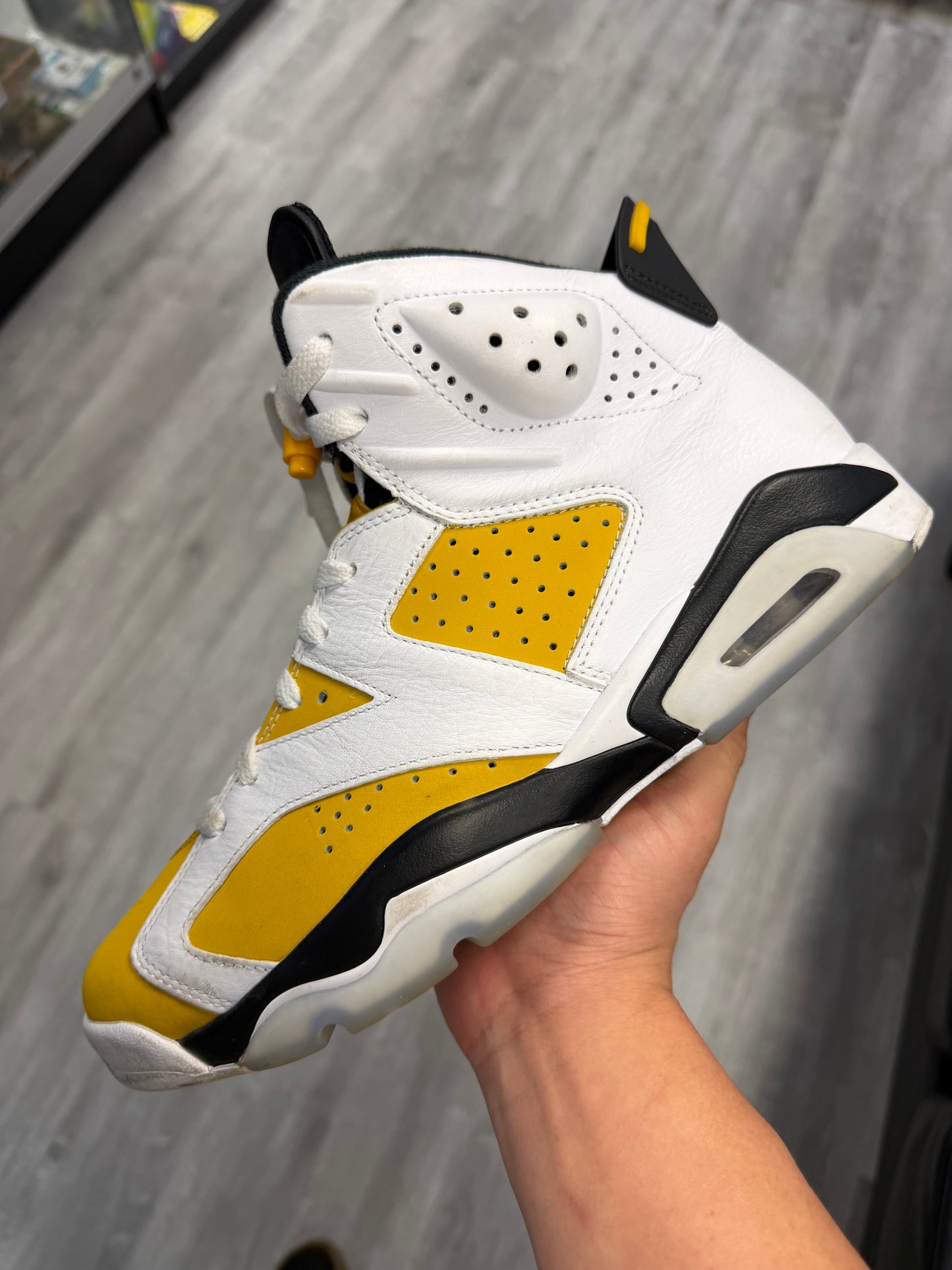 *USED* Jordan 6 Retro Yellow Ochre
