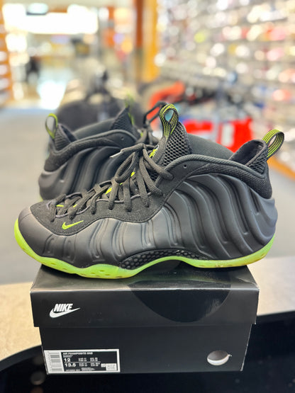 *USED* Nike Air Foamposite One Black Volt