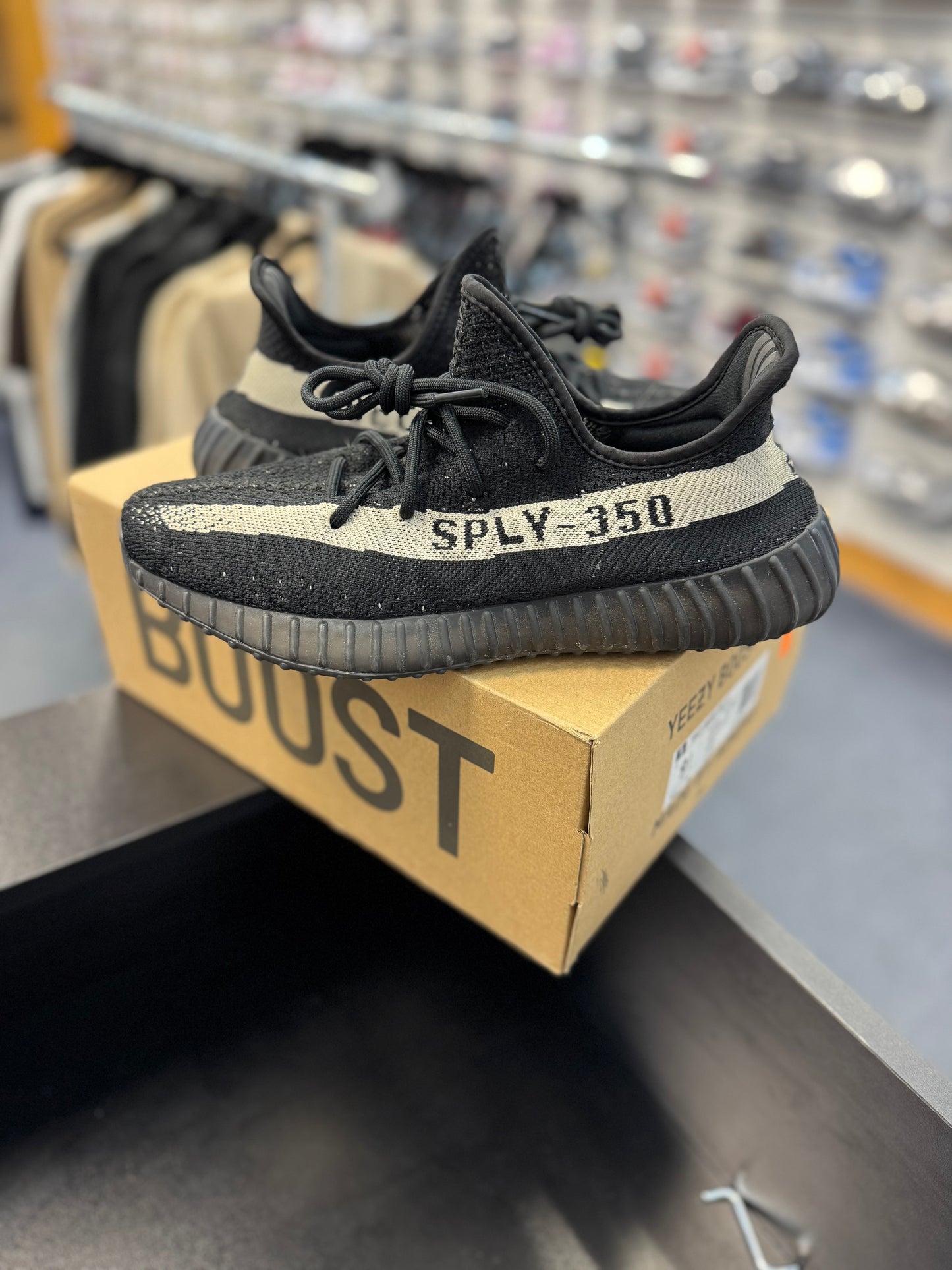 *USED* adidas Yeezy Boost 350 V2 Core Black White