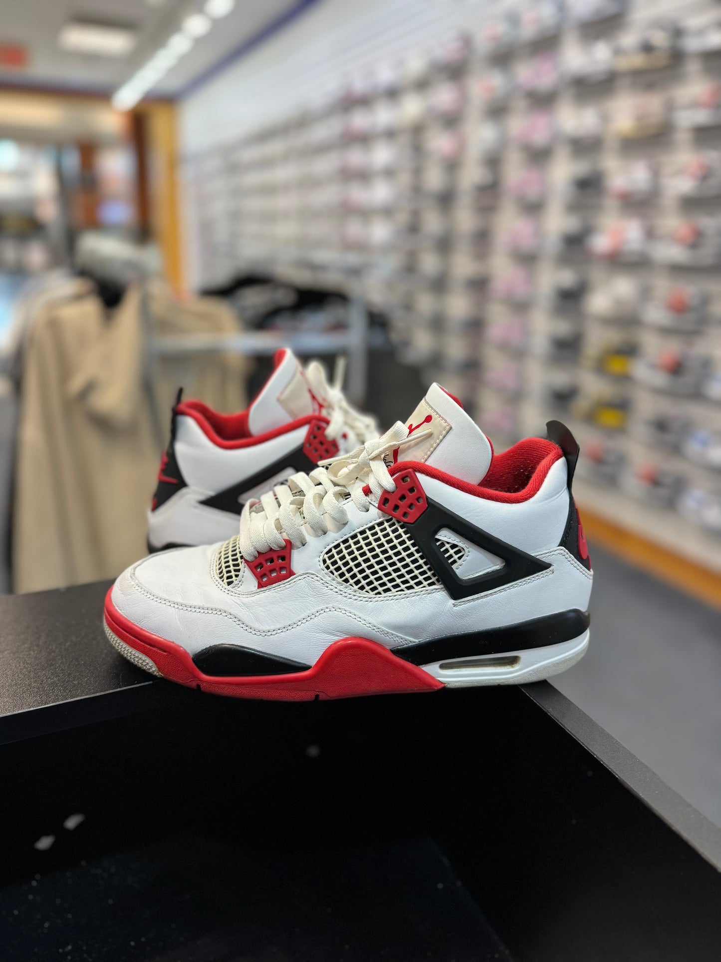 *USED* Jordan 4 Retro Fire Red