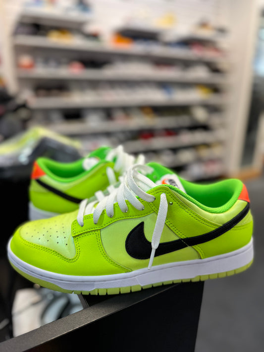 *USED* Nike Dunk Low SE Splash Volt