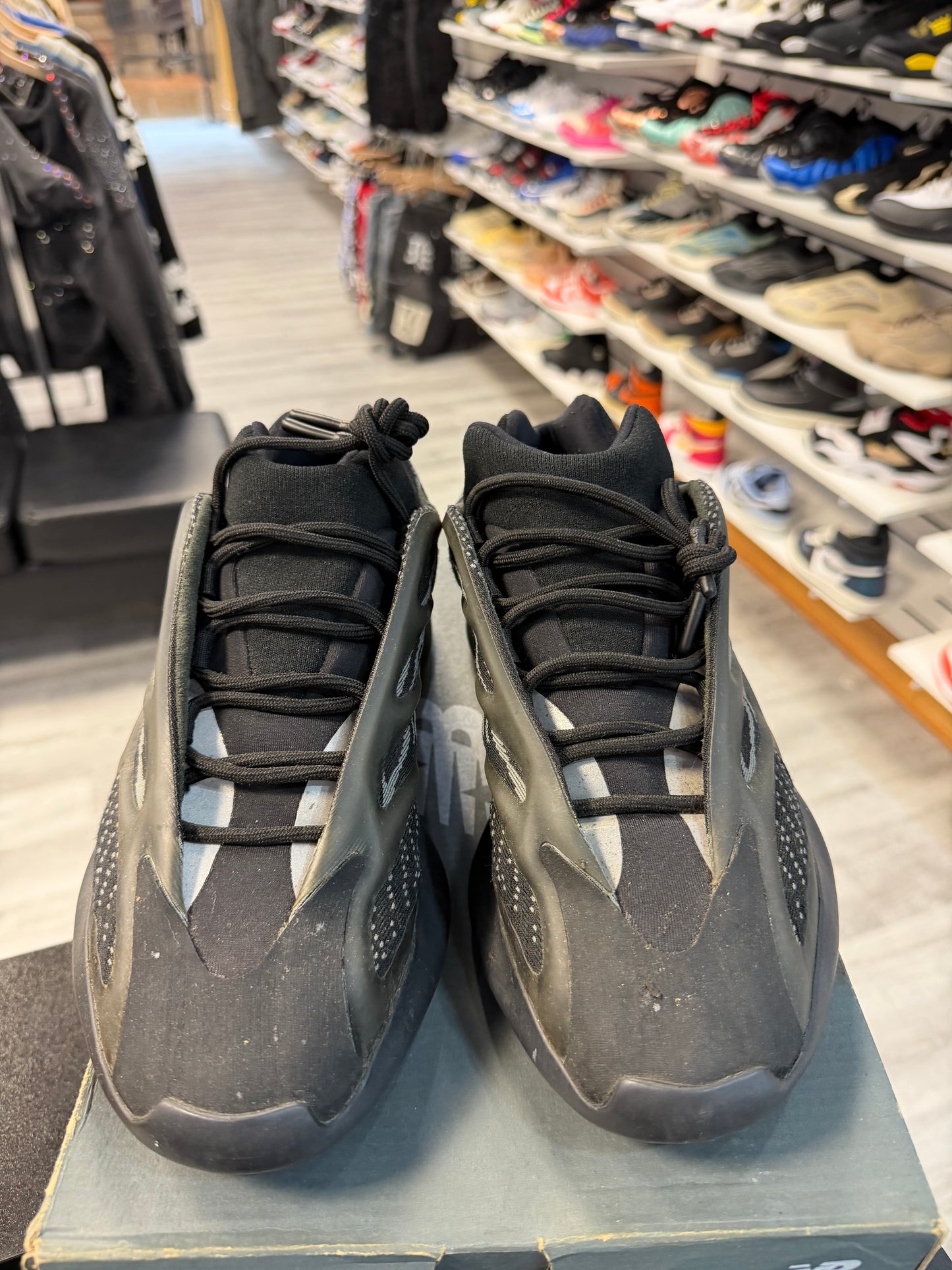 *USED*  adidas Yeezy Boost 700 Sun
