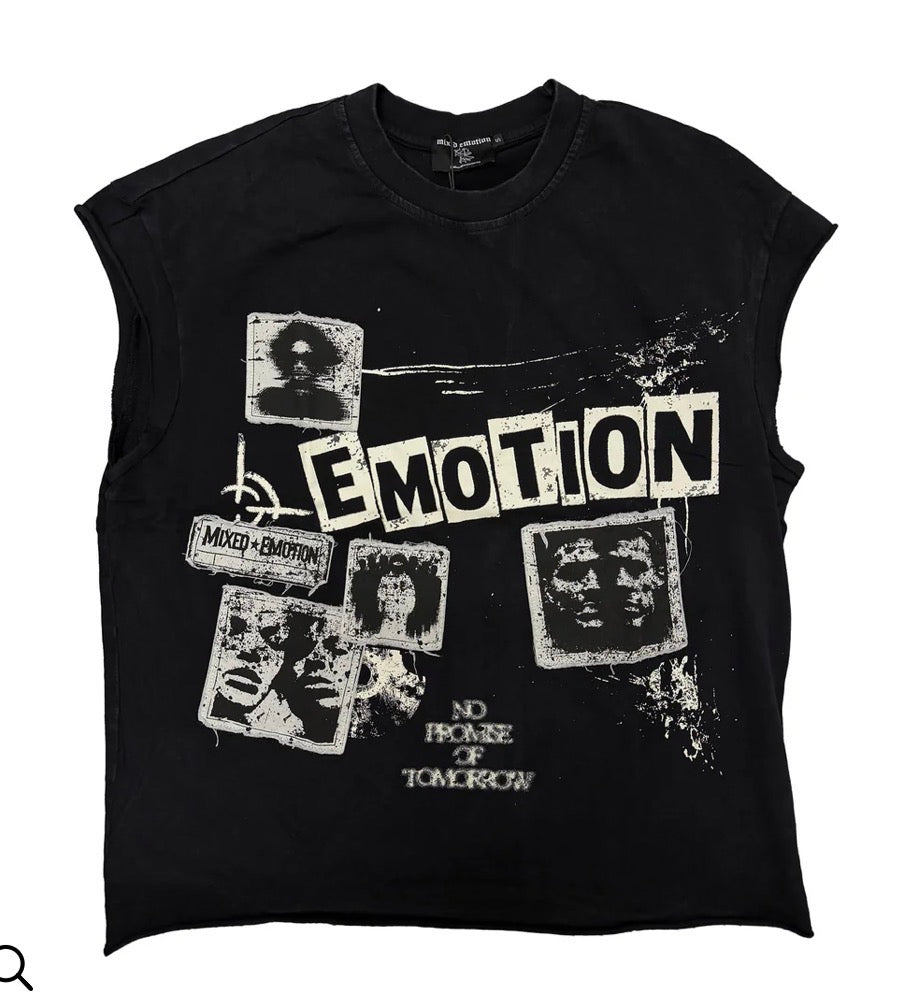 MIXED EMOTION Newspaper Sleeveless Tee