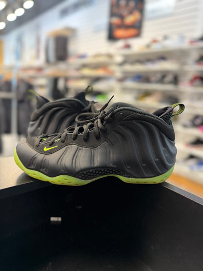 *USED* Nike Air Foamposite One Black Volt