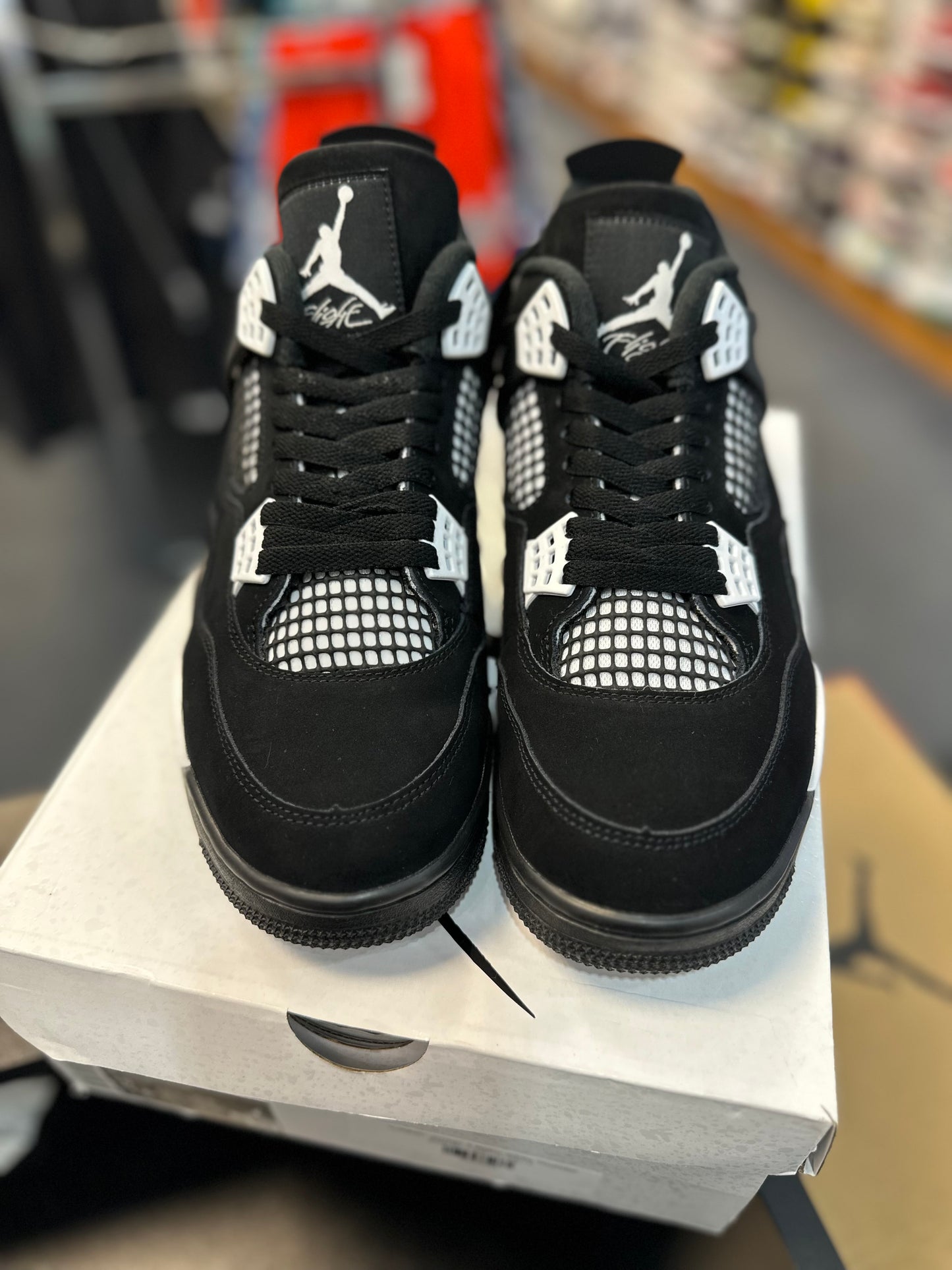*USED* Jordan 4 Retro White Thunder