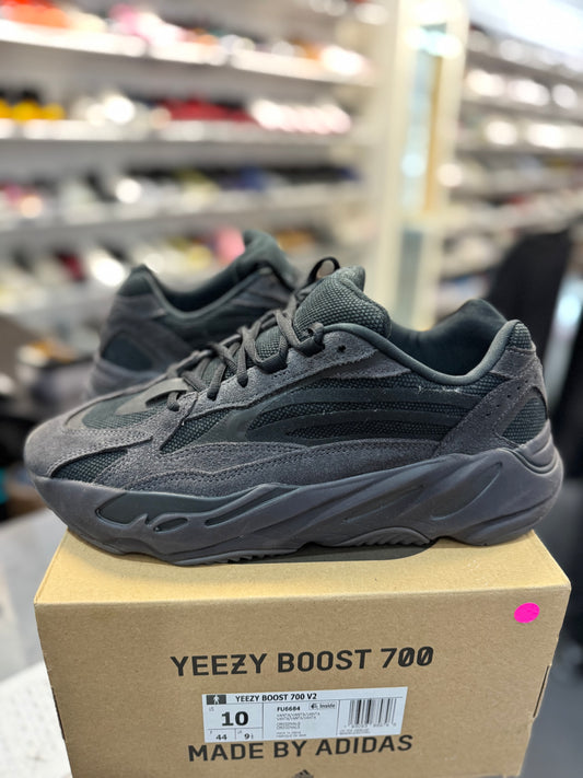 *USED* adidas Yeezy Boost 700 V2 Vanta