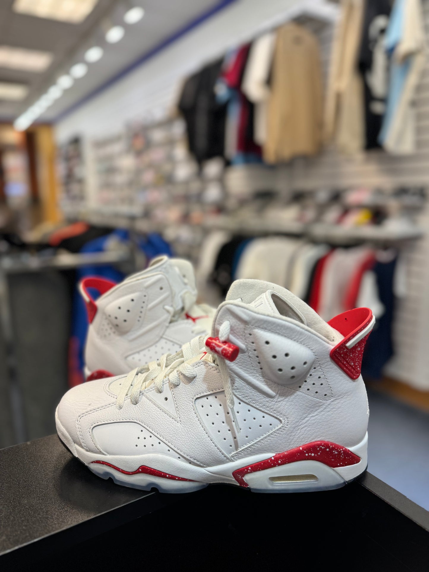 *USED* Jordan 6 Retro Red Oreo