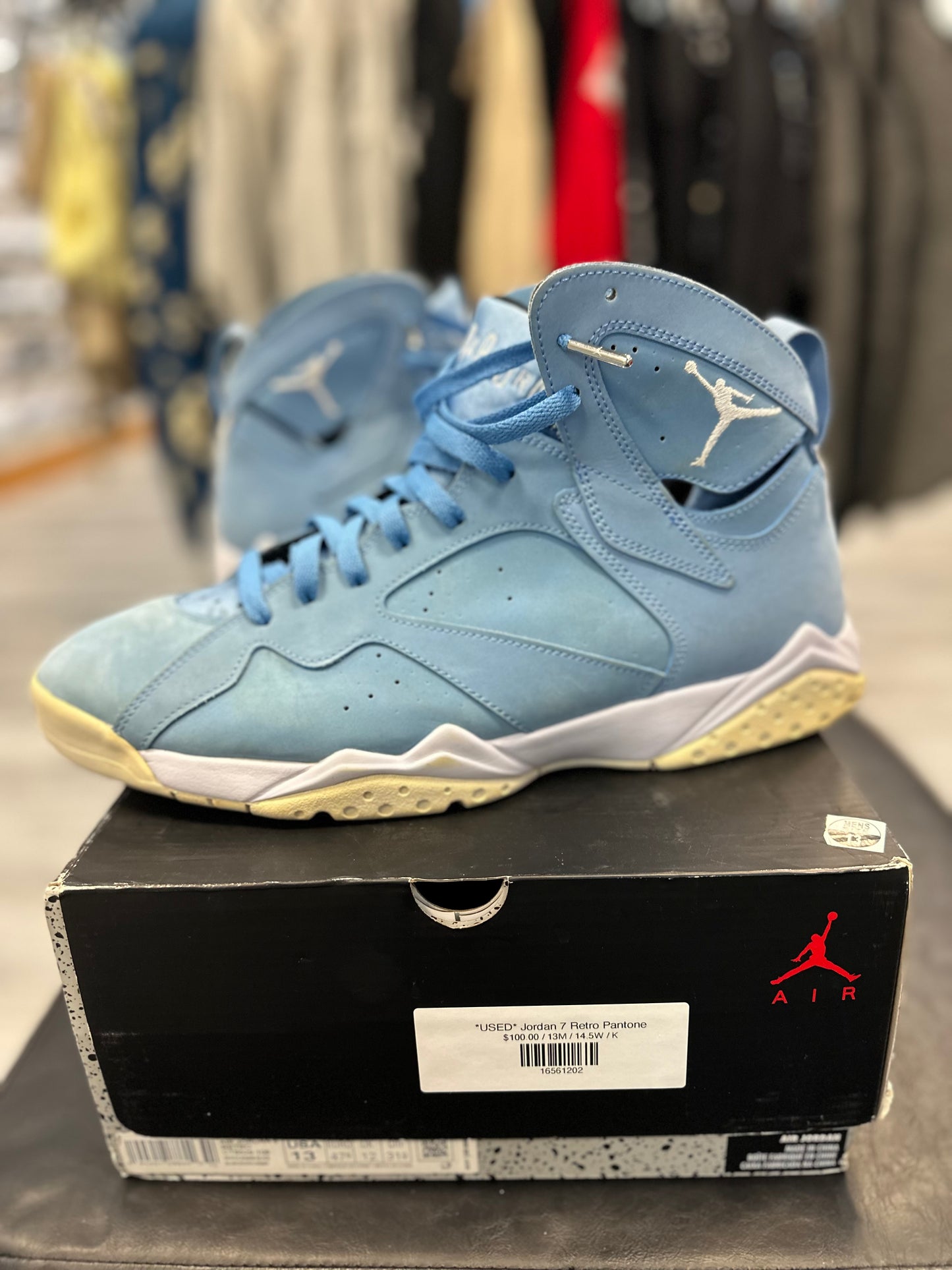 *USED* Jordan 7 Retro Pantone