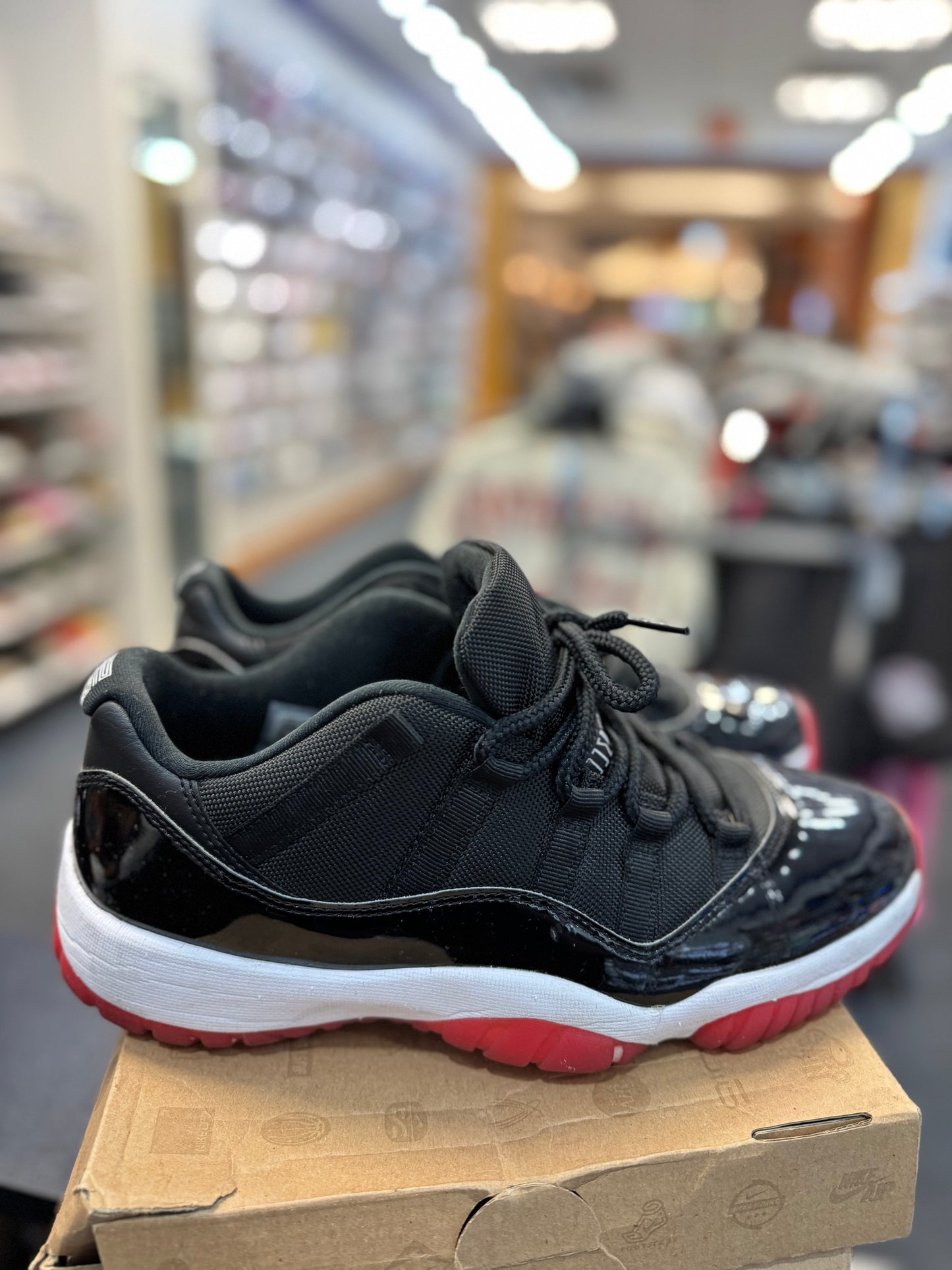 *USED* Jordan 11 Retro Low Bred (2025)