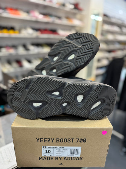 *USED* adidas Yeezy Boost 700 V2 Vanta