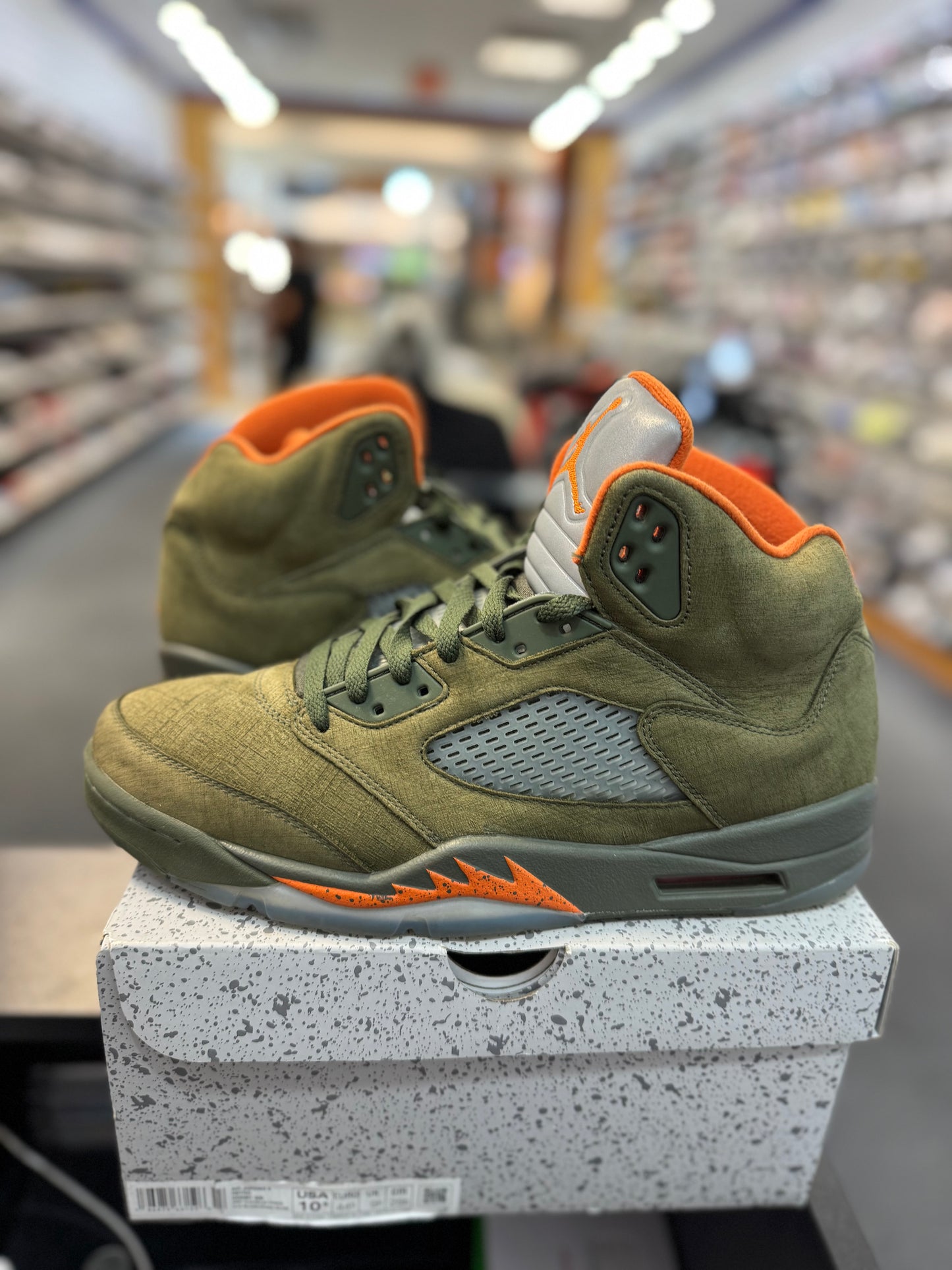 *USED* Jordan 5 Retro Olive (2024)