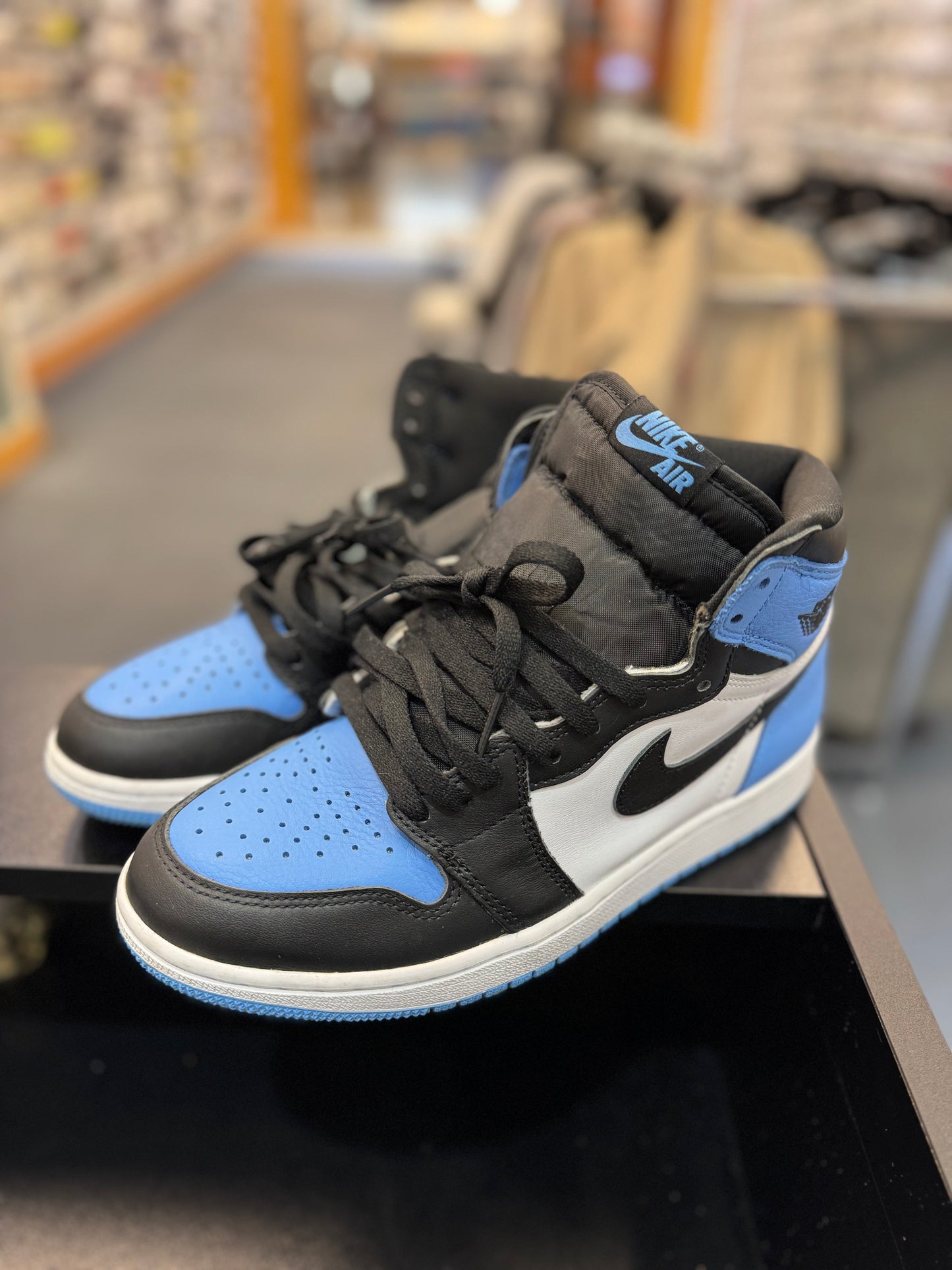 *USED* Jordan 1 Retro High OG UNC Toe