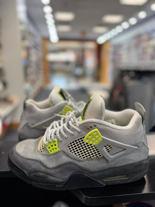 *USED* Jordan 4 Retro SE 95 Neon